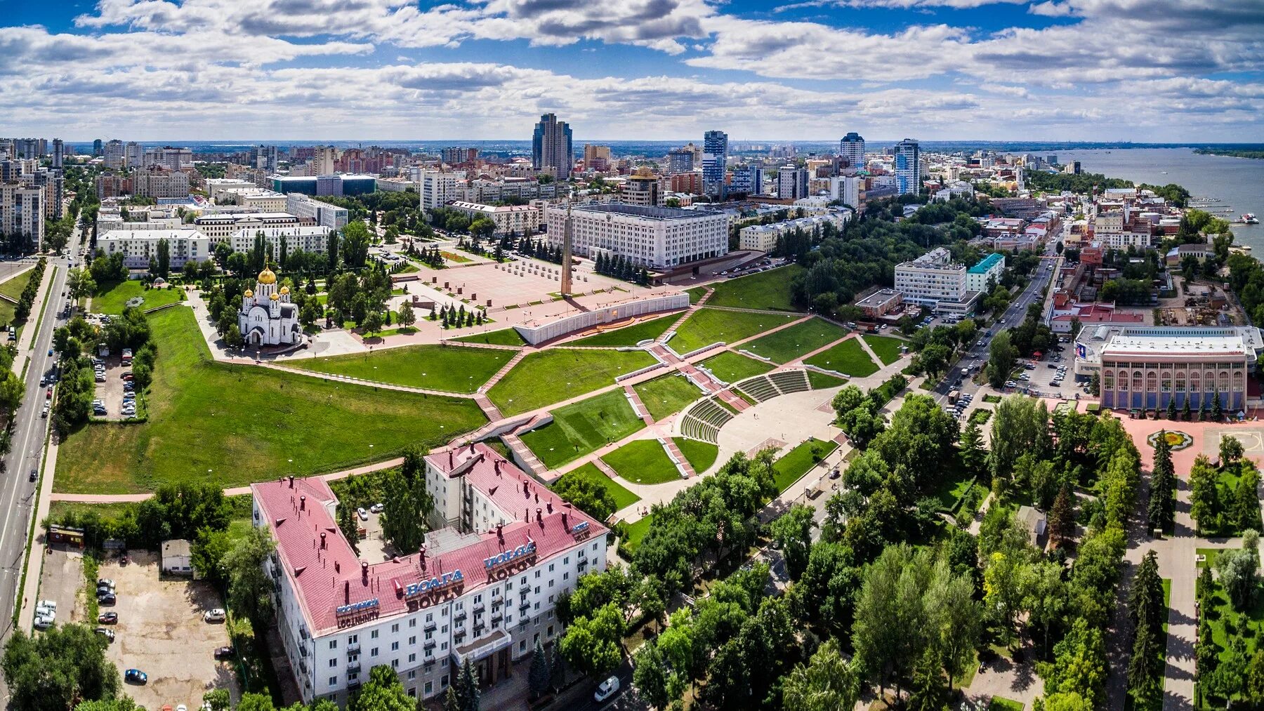 Вид города самары. Самара с высоты птичьего полета. Самара площадь славы сверху. Самара площадь славы с высоты птичьего полета. Набережная Самары вид сверху.