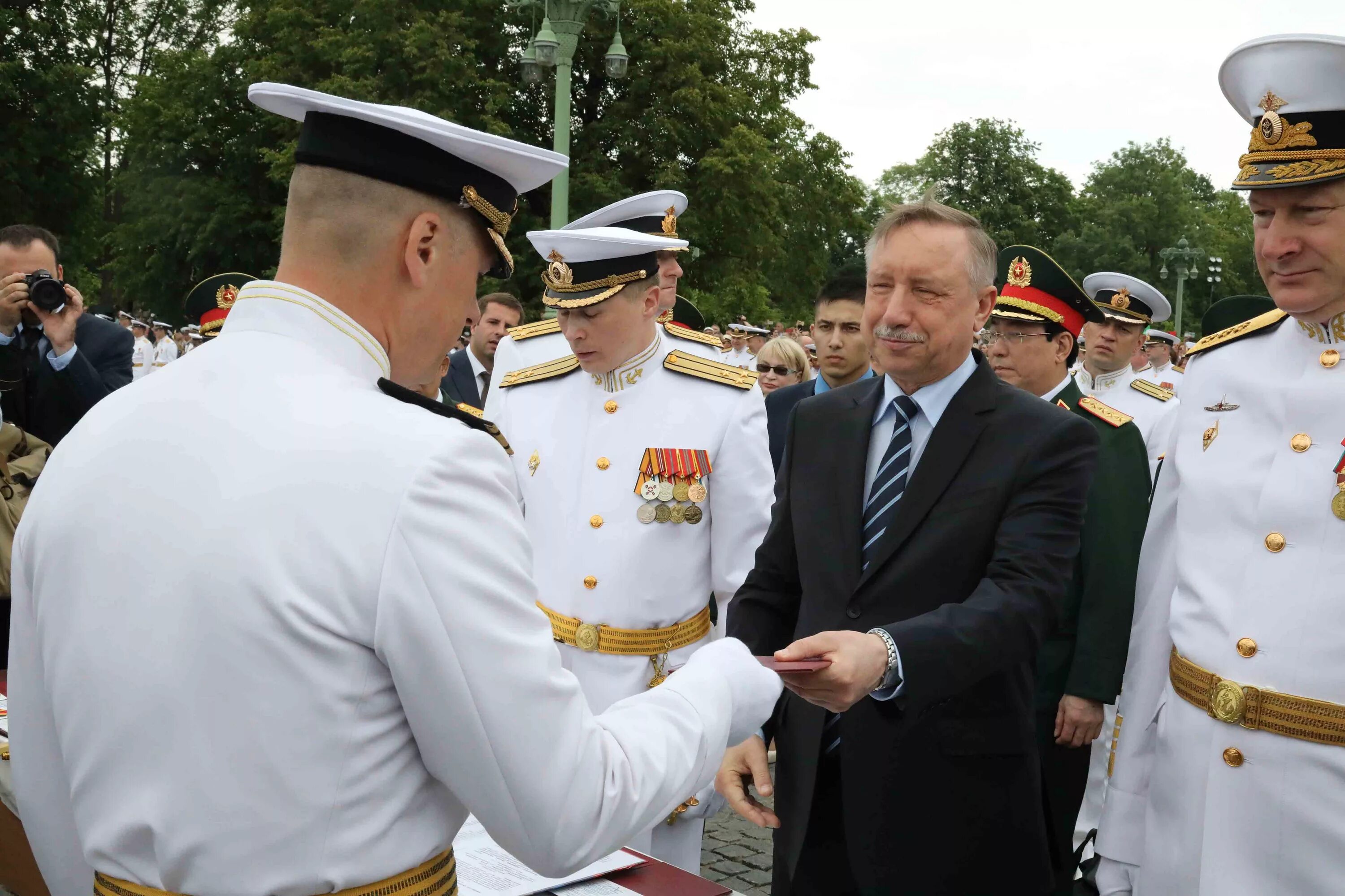 Выпуск вунц вмф вма 2020. Офицер вмф кронштадт жилье. Выпуск вунц вмф 2022. Офицер военно морского флота. Андрей болотин морской офицер.