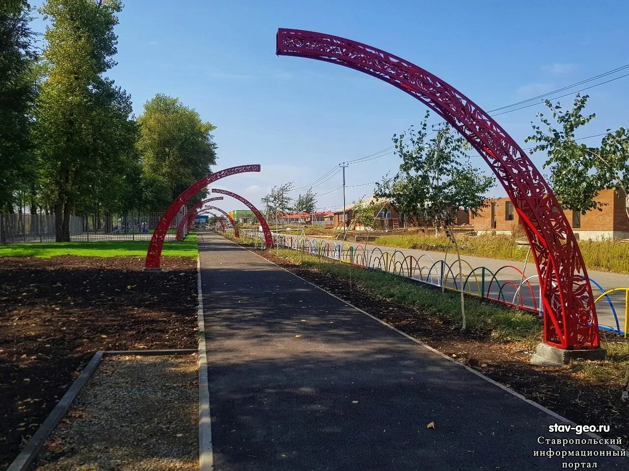 Каверон михайловск. Гармония Михайловск аллея ласточек. Михайловск Ставропольский Гармония парк. Михайловск Ставропольский край аллея ласточек. Аллея здоровья Михайловск Гармония.