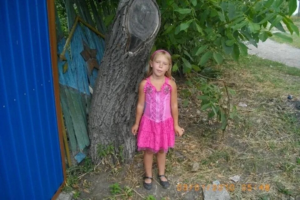 Маленькая девочка Донбасса. Спас молодой девушки