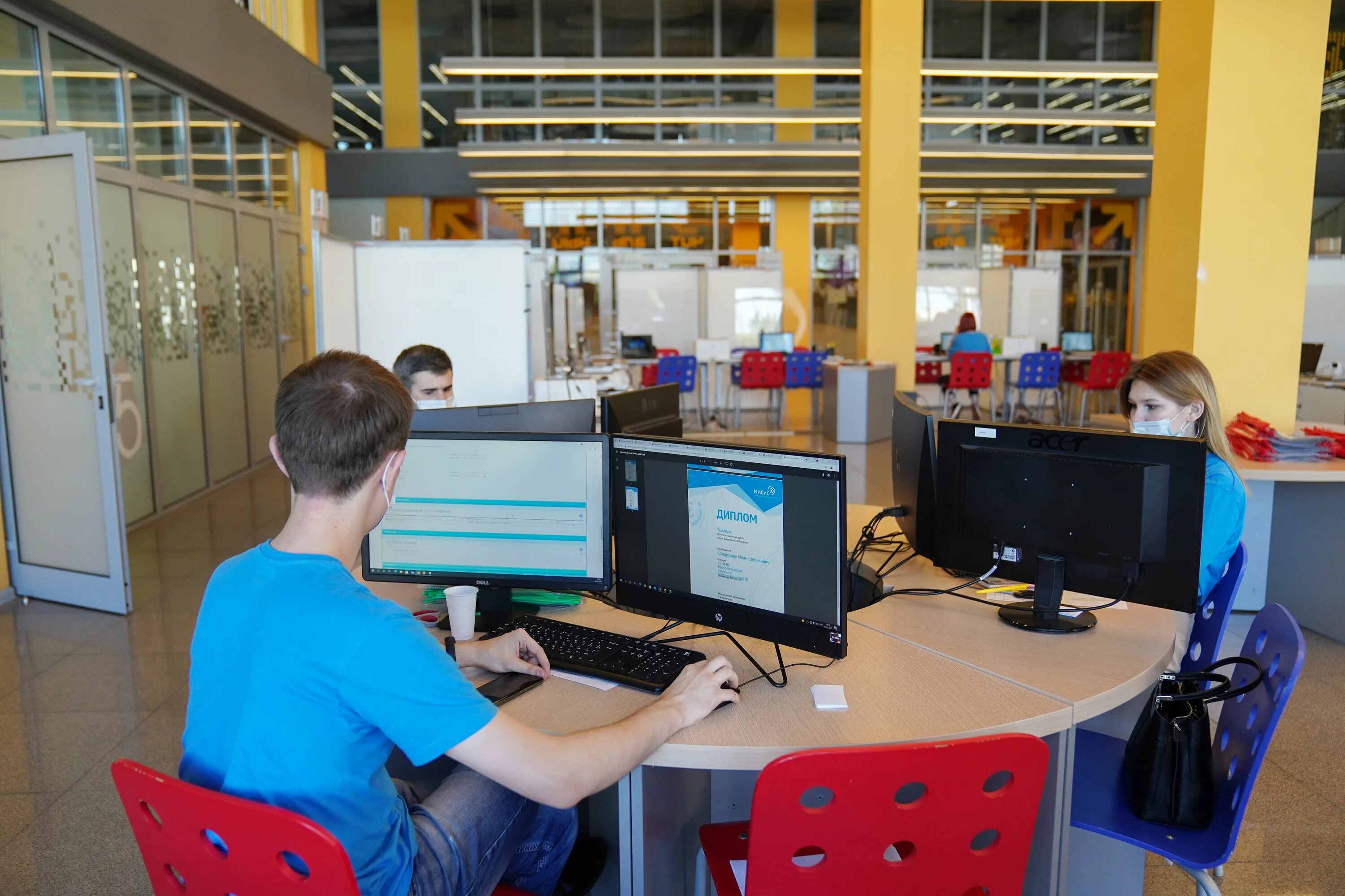 Обучение на дому 2023 2024. Бюджетные места. Сумма контракта в вузах узбекистана 2020. Начало приемной кампании. Emu university rasm.