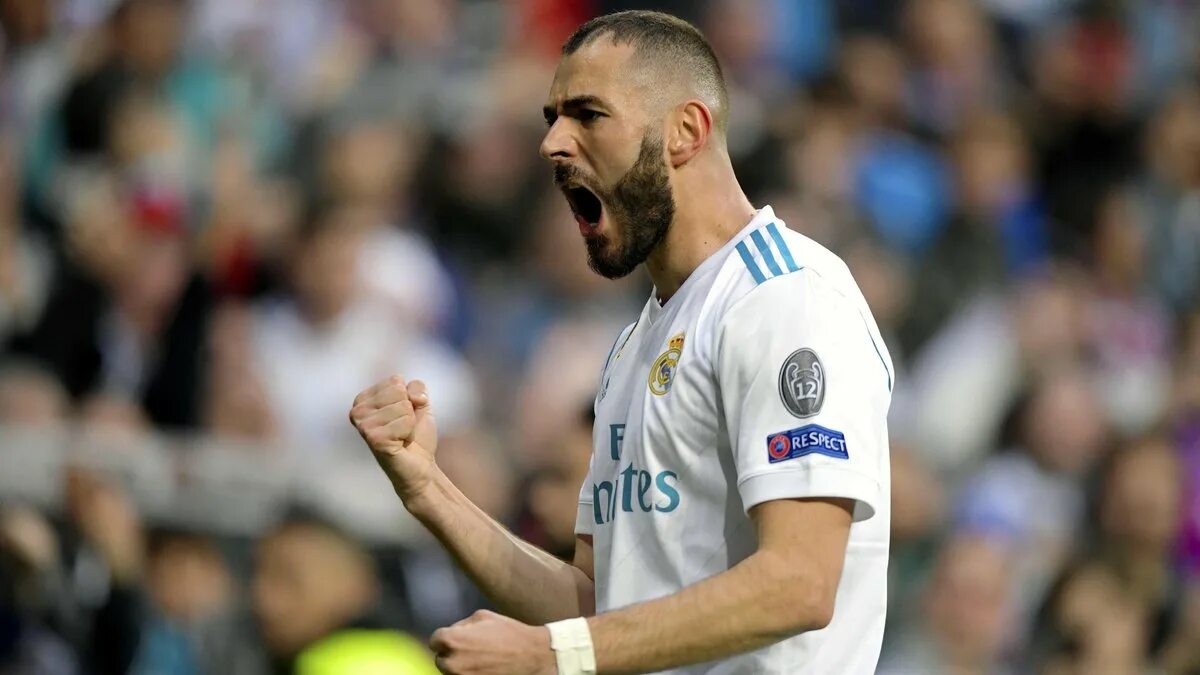 Карим бензема стрижка. Бензема в ювентусе. Салах бензема. Доннарумма бензема псж реал. Килиан мбаппе переходит в реал мадрид.