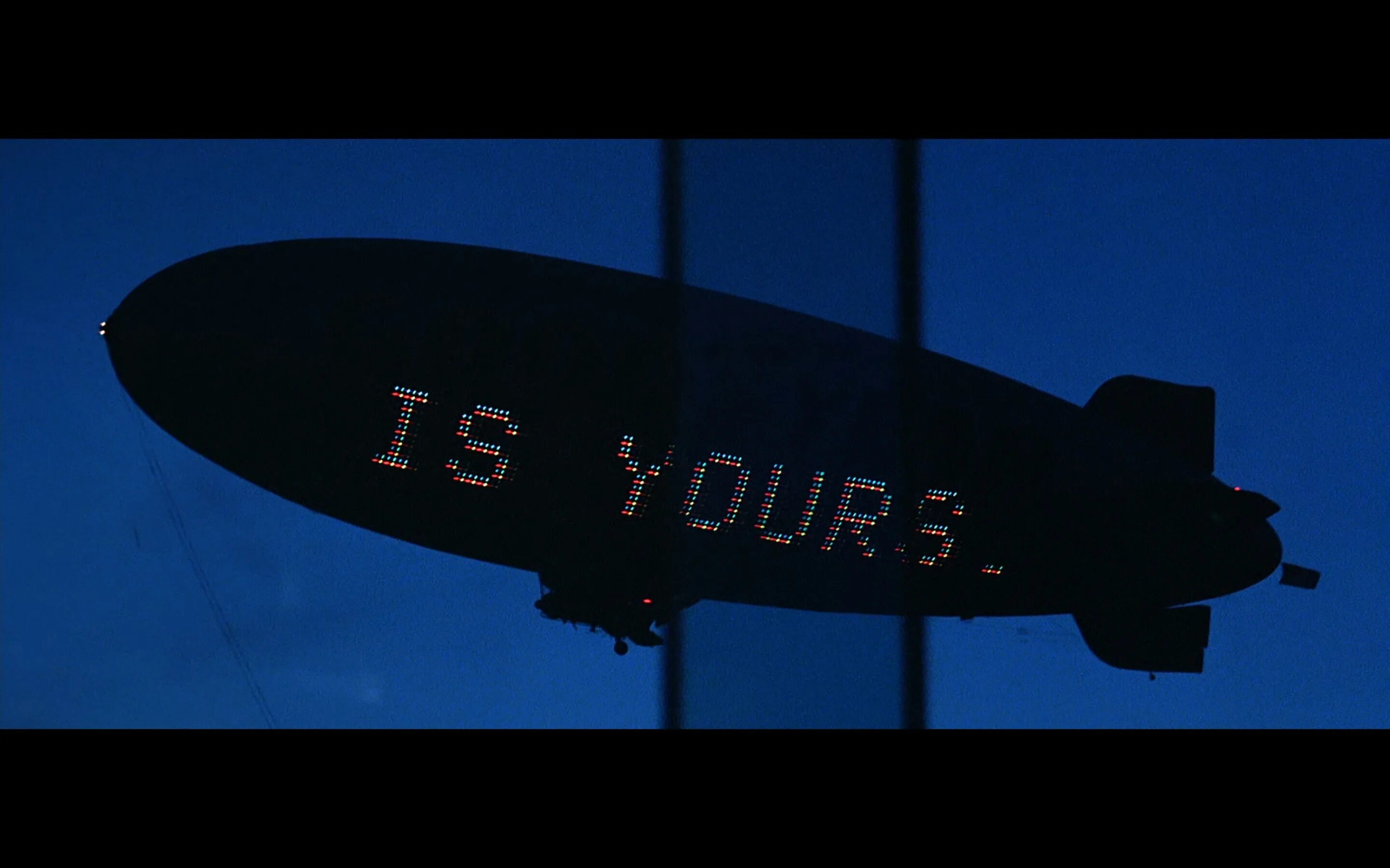This world is yours. The world is yours дирижабль. scarface дирижабль. лицо со шрамом дирижабль. scarface the world is yours.