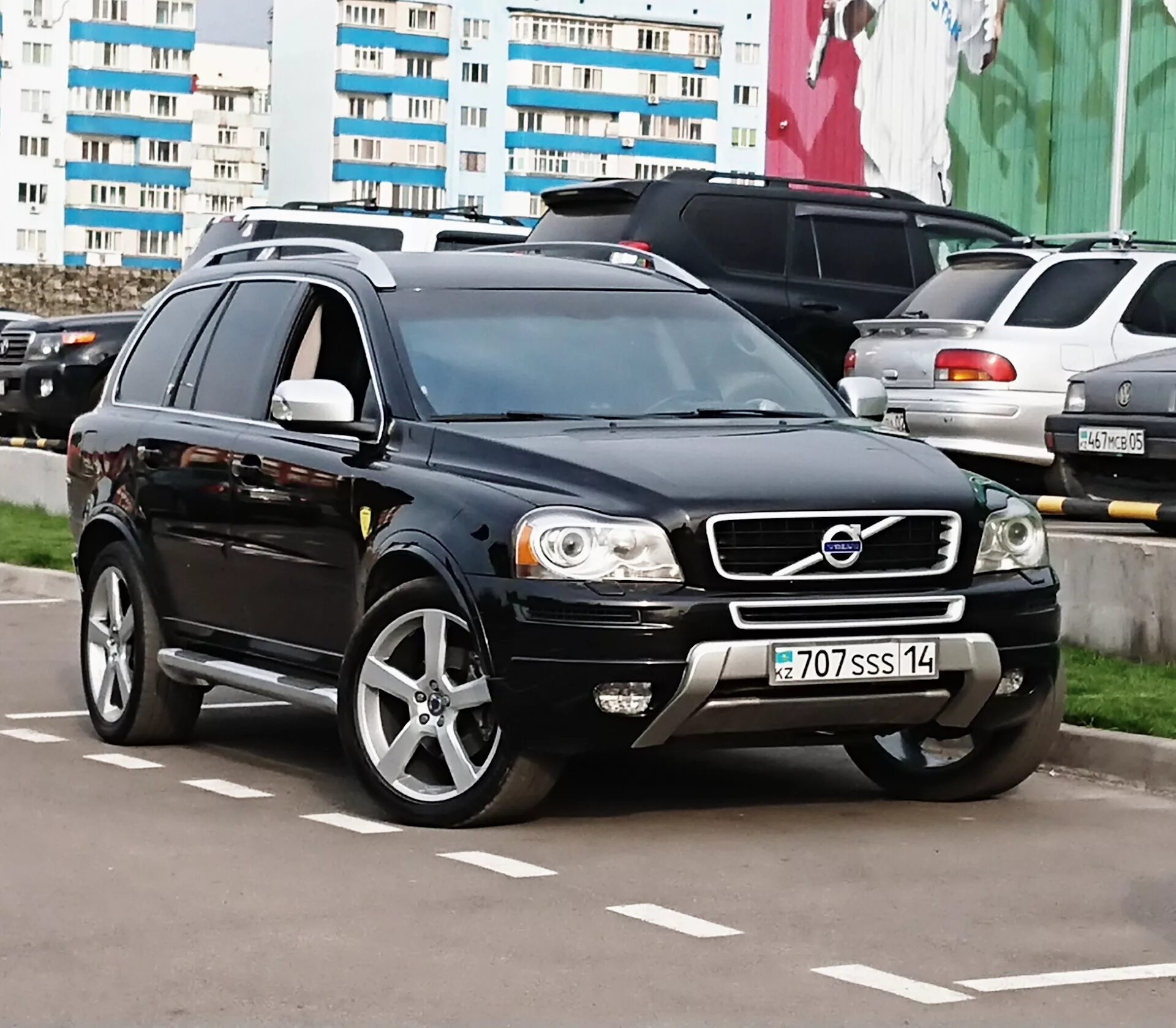 Диски хс 90. Черные диски на вольво хс90. Диски volvo xc90. Диски хс 90. Колеса вольво хс90.
