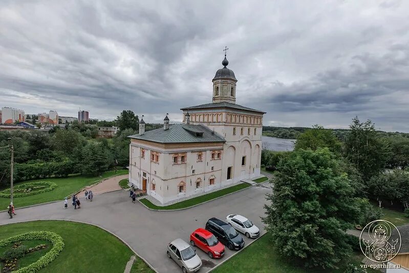 Церковь в колмово в великом новгороде. Церковь успения богородицы в колмово великий новгород. успенья богородицы в колмово. церковь великий новгород в колмово телефон.