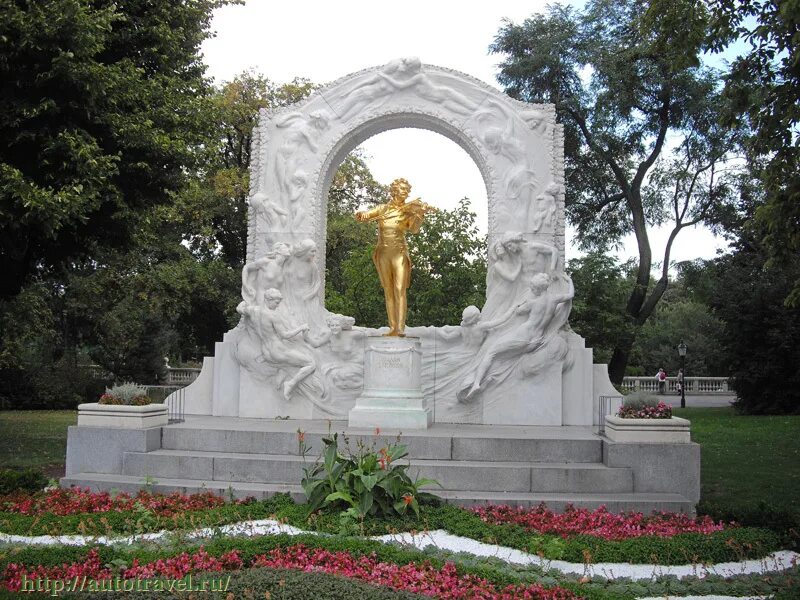 В какой стране находится памятник штраусу. Памятник штраусу в вене. памятник иоганну штраусу. вена австрия памятник иоганну штраусу. иоганн штраус сын памятник в вене.