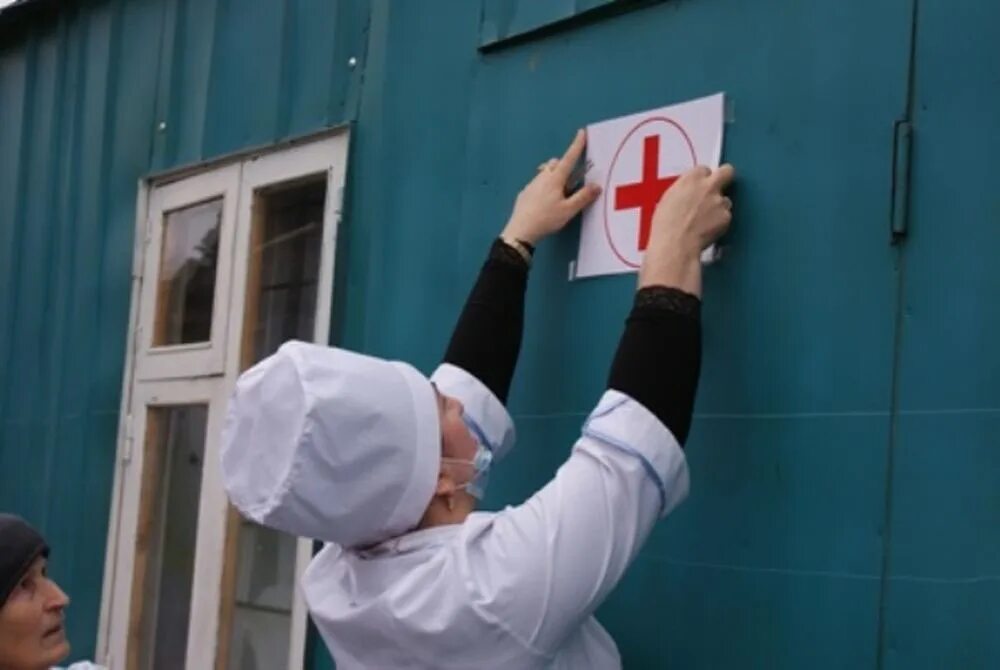 Выплата медработникам в сельской местности. Врач в сельской местности. Сельский фельдшер. Фельдшер в деревне. Фельдшер ФАП.