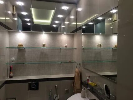 Полки в ванной с подсветкой