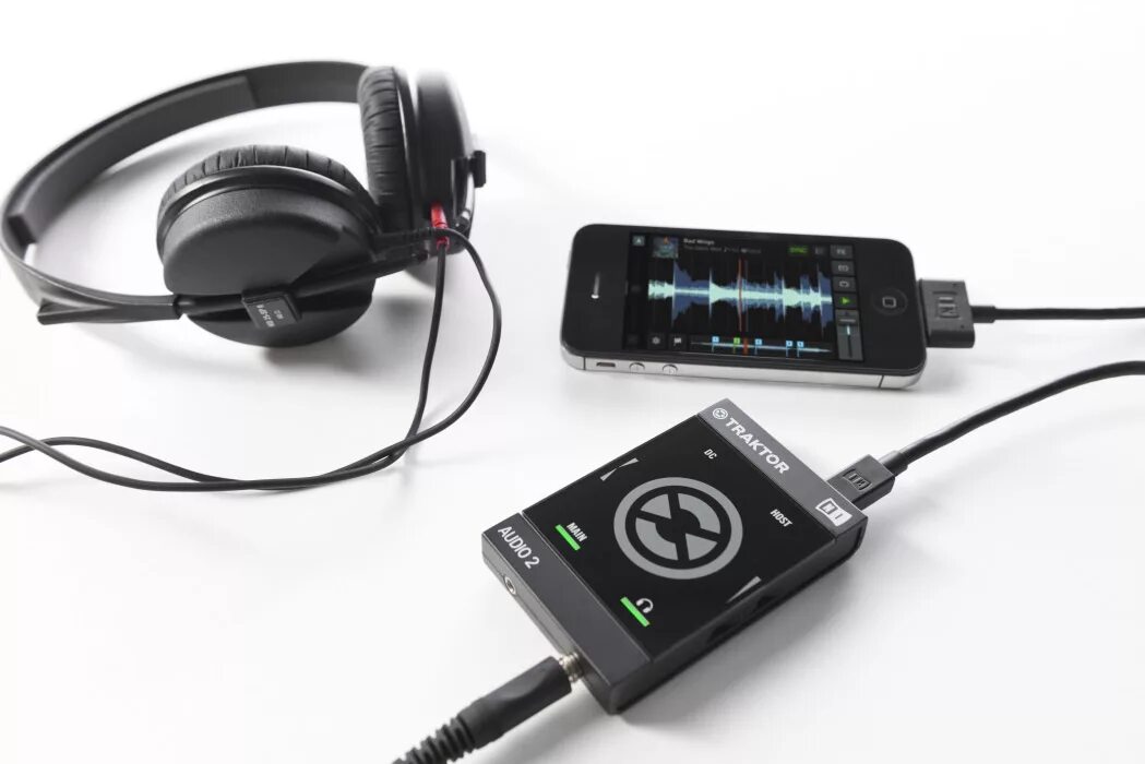 Native instruments audio 2. Traktor audio 2 mk1. звуковая карта traktor audio 2. ni audio 2 dj. native instruments аудиоинтерфейс.