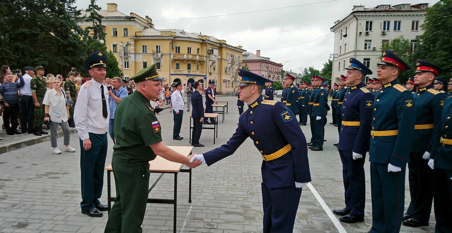 Военные поют на площади. Петренко вуц юфу. Военный учебный центр при южном федеральном университете, таганрог. Юфу таганрог военный учебный центр. Вуц таганрог юфу.