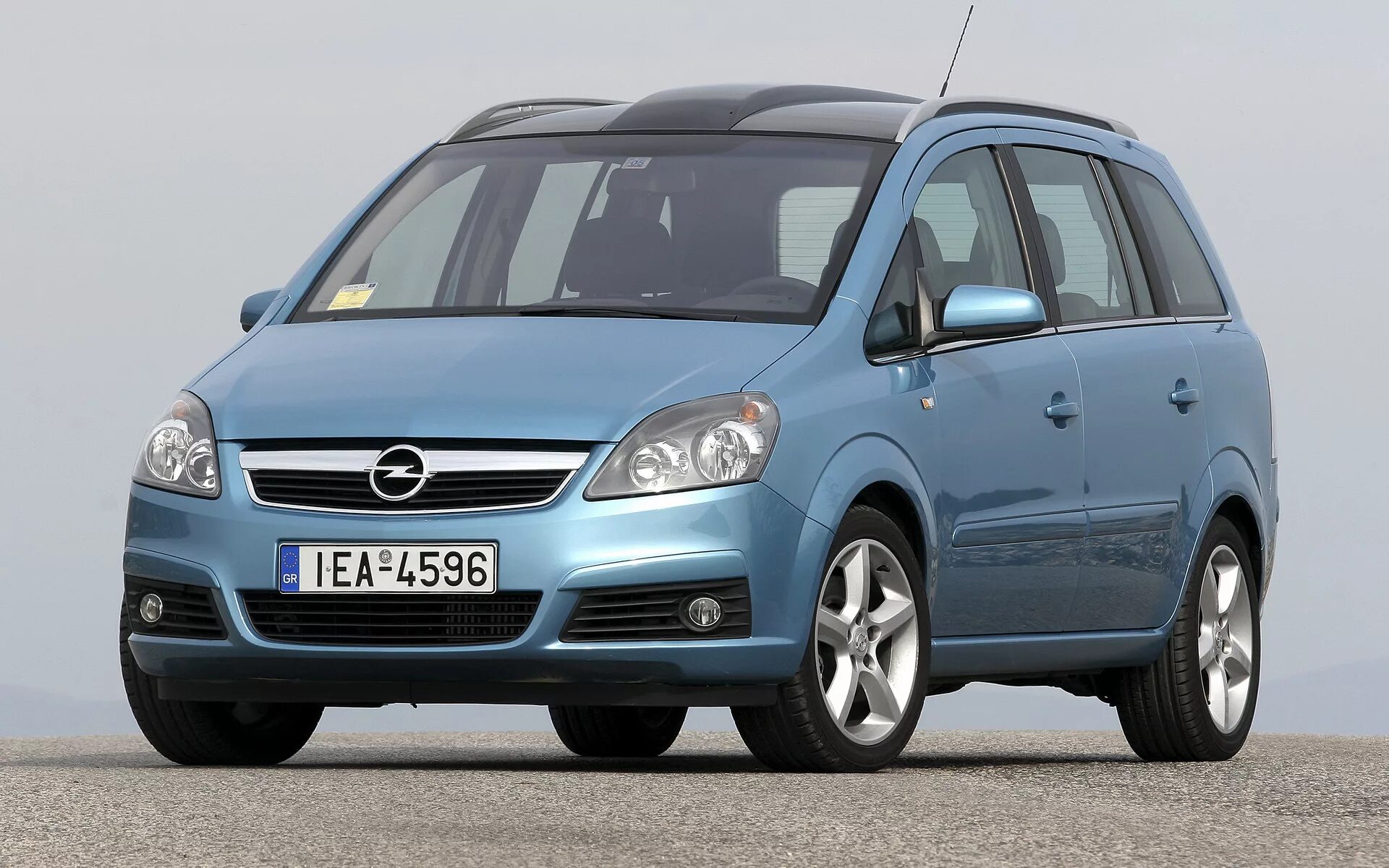 Opel zafira b купить. Opel Zafira 2005. Опель Зафира 2005. Opel Zafira 2005-2008. Opel Zafira b 2005.