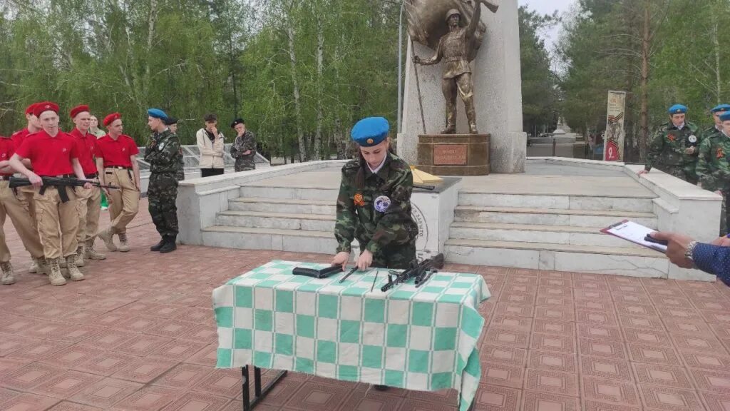 Картинки ко дню победы прошлое-настоящее. Объявление для родителей к 9 мая. Живой коридор на 9 мая. День победы сыктывкар. 9 мая прошлое и современность.