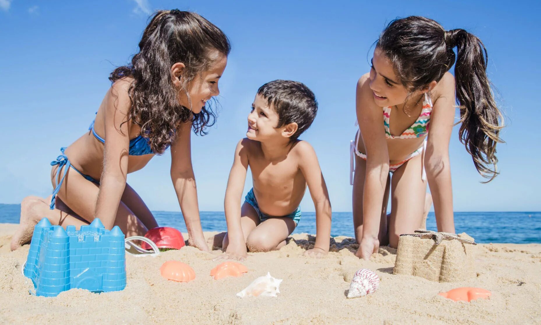 Family nudism foto