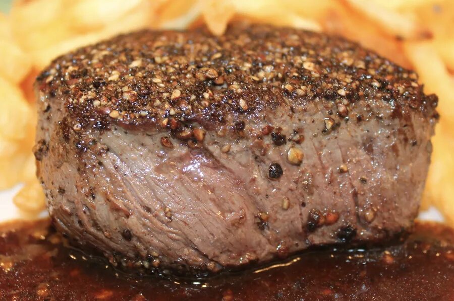 Filet mignon. Филет мигнон. стейк миньон. steak au poivre. filet.
