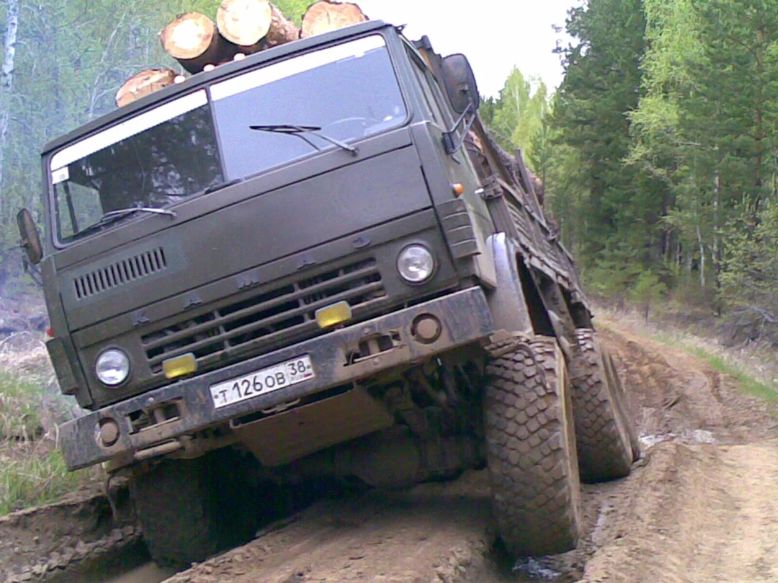 Камазы 4310 видео. Камаз 4310 на бездорожье. камаз 4310 грузоподъемность. камаз 4310 в грязи. камаз 4310 гражданский вариант.
