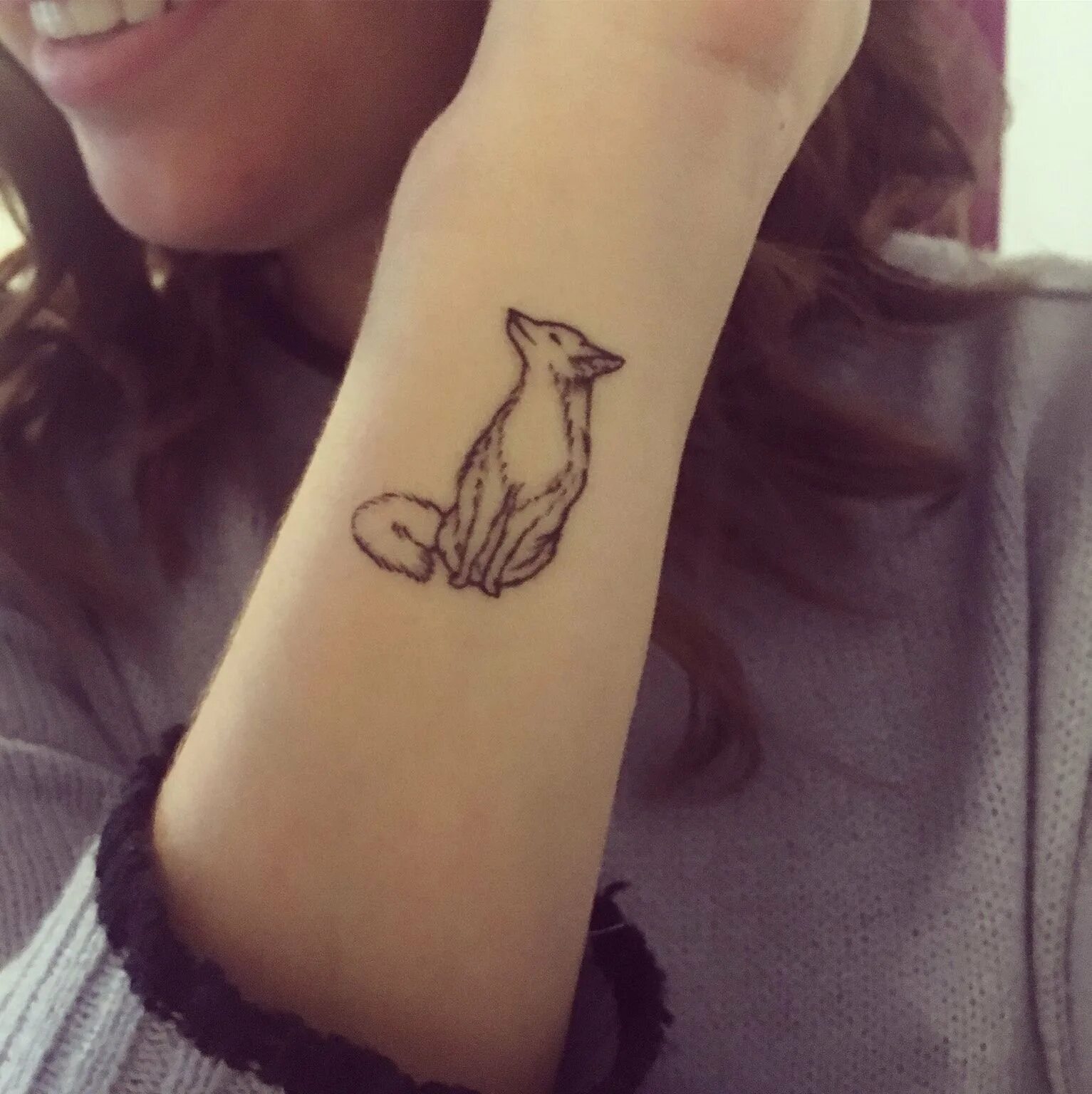 тату лиса на запястье