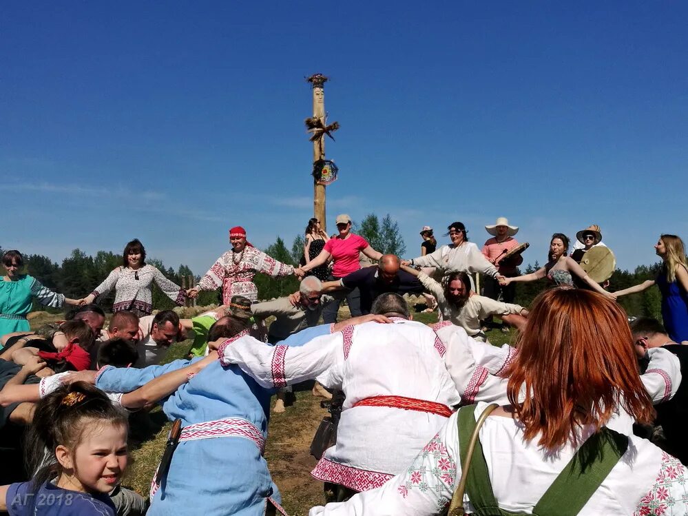 Праздник день села красный яр сегодня фото. Яр праздник. Яр праздник. Большой амикан белый яр. Яр праздник.
