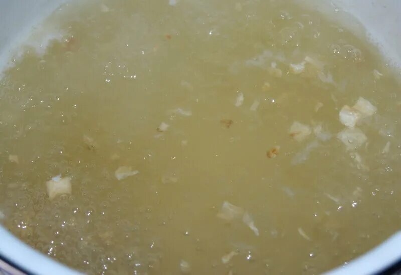 пена прокисшего супа. щи с квашеной капустой. • shchi — щи. куриный суп с зеленью. кислый бульон.