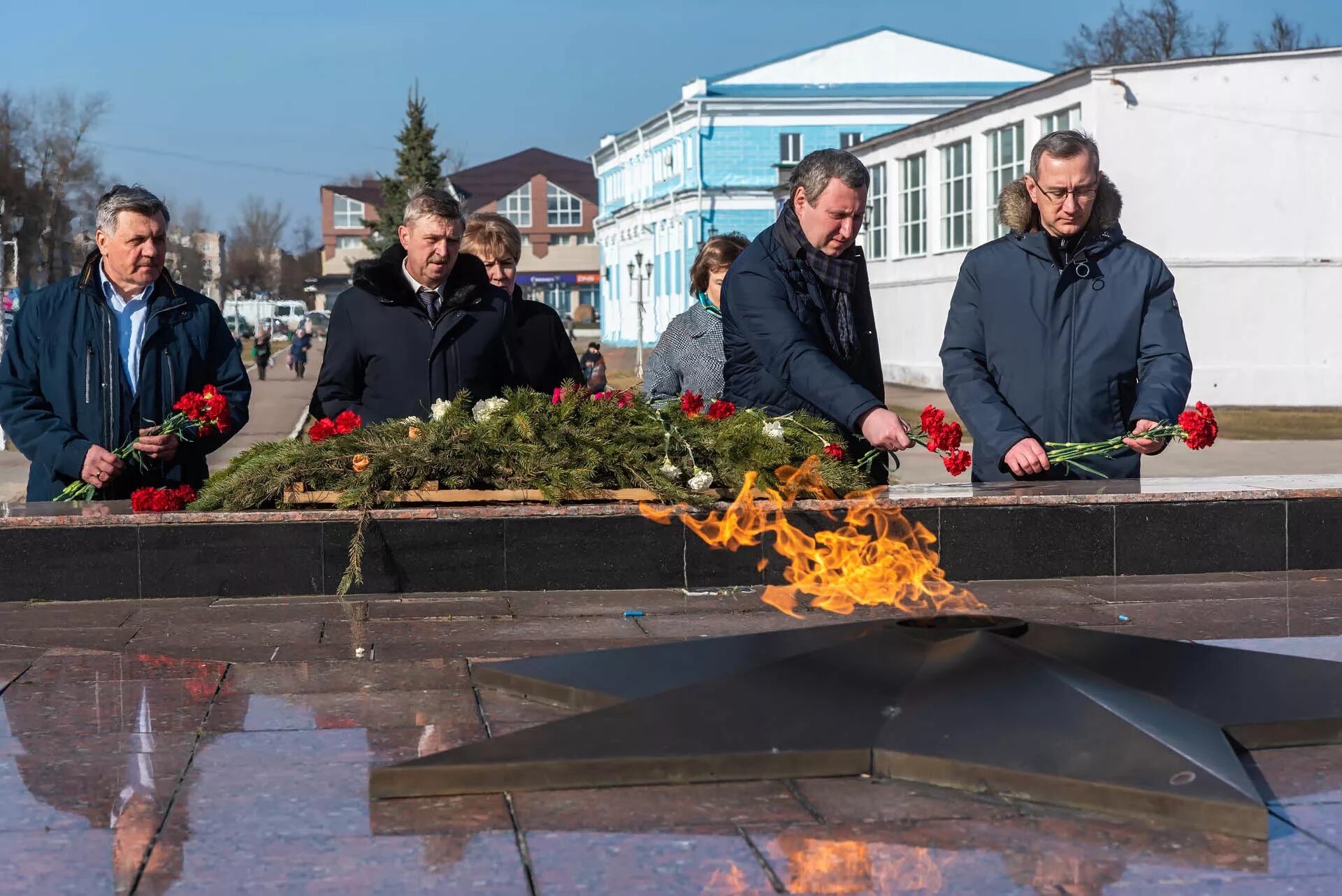 Рп5 людиново. Людиново Калужская область. Площадь Победы Людиново. Город Людиново вечный огонь. Шорошев Людиново.