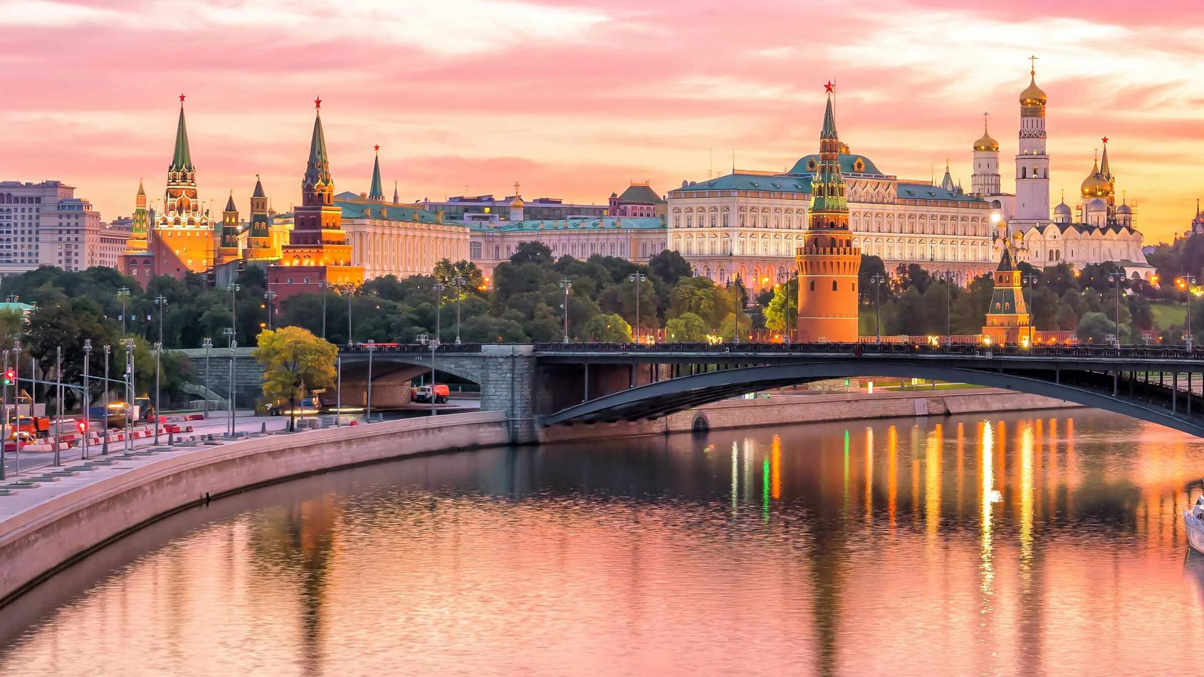 Москва река читать краткое. Реки Москвы. Москва Ривер. Москва река в Москве. Москва летом.