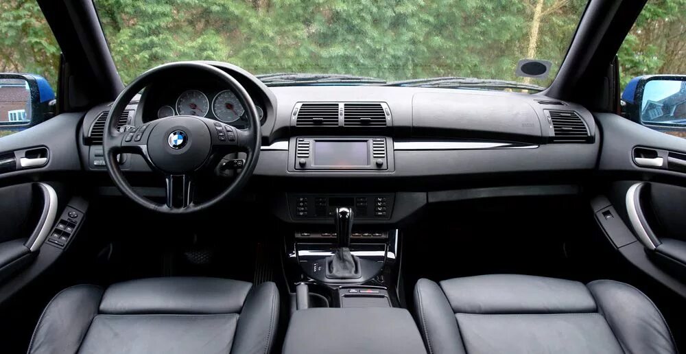 Панель бмв х5. Бмв х5 е53 салон. bmw x5 e53 салон. бмв е53 салон. бмв икс 5 е 53 салон.