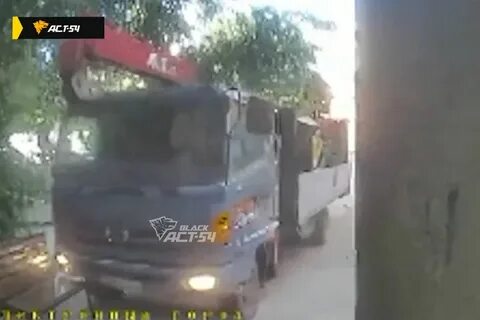 Дядька упал