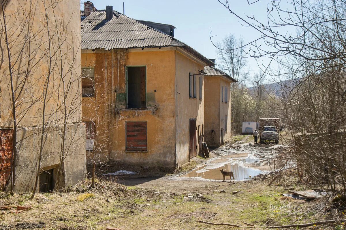 Народная стройка. Город призрак губаха. Серпухов серпейка храм. Верхняя пышма 1960 год. Земляной мост серпухов.