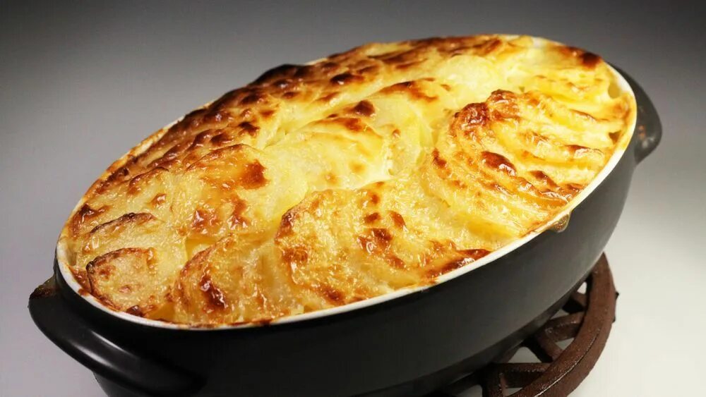 Гратен дофинуа. Gratin dauphinois. Картофель гратен Дофинуа. Французский гратен Дофинуа. Французский картофельный гратен.