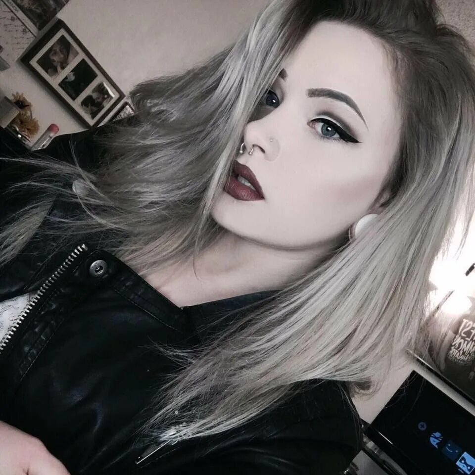 Девочка с серыми волосами. Пепельные волосы у девушек. Маргарита дегтярева fatty_side. Пепельный миллиривинь. Пепельно белый цвет волос.