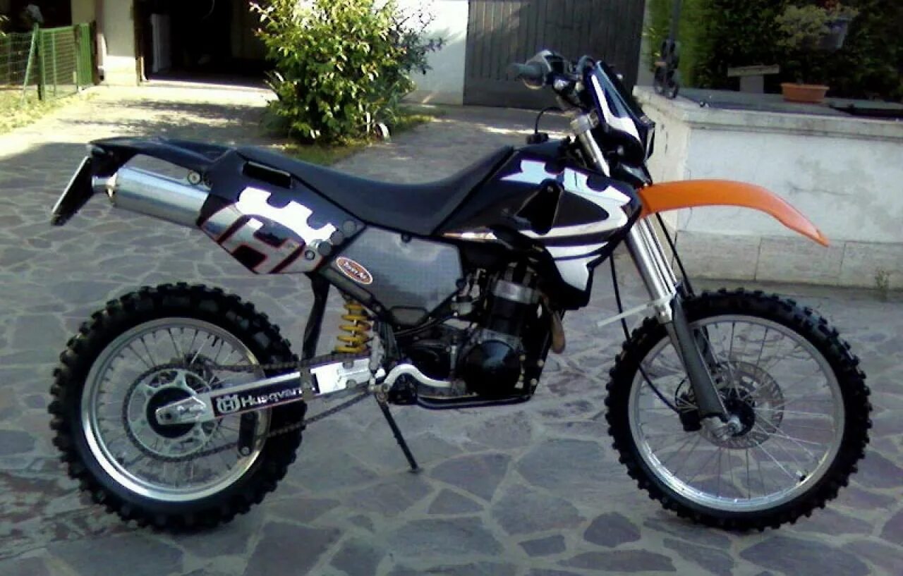 Husqvarna fe350 2020. Мотоцикл кросс эндуро ктм. 350 4t эндуро. Мотоцикл эндуро 350. Хускварна 350 эндуро.