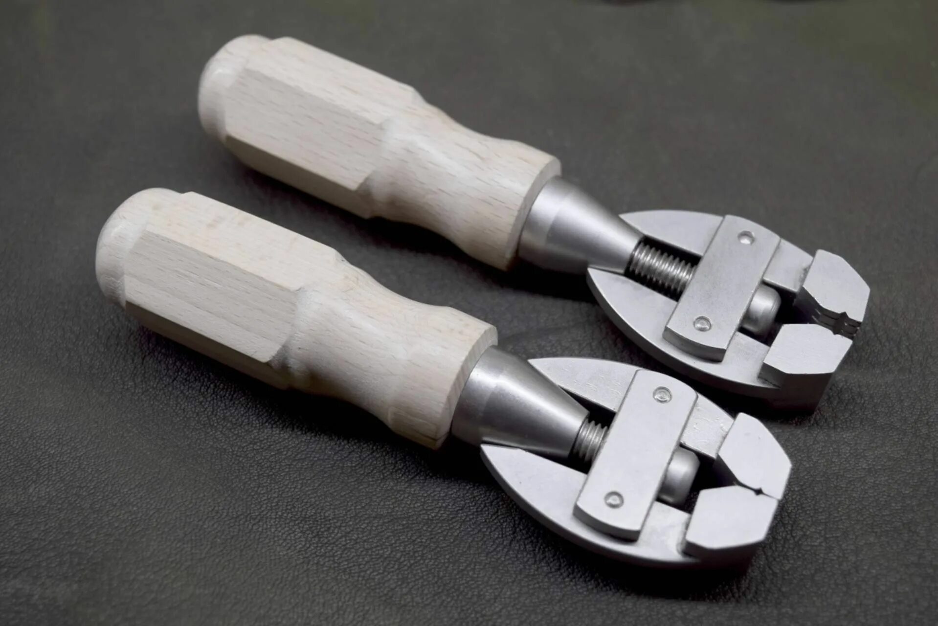 Тиски stayer 3256. Тиски stayer «standard» слесарные с поворотным основанием, 200мм/ 17,5кг. Тиски т. Энкор тиски угловые 70 мм 20097. Тиски код: 7201-0019-03 ф.