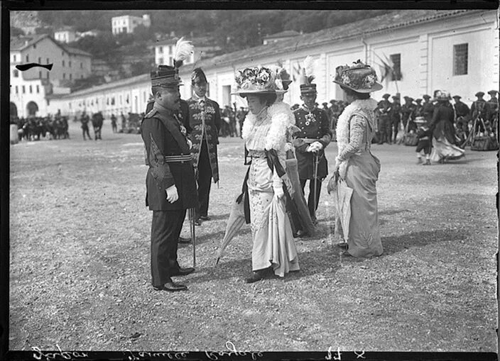 тайсе япония император. хирохито в куртке. эпоха тайсе годы. хирохито. ёсихито император японии.