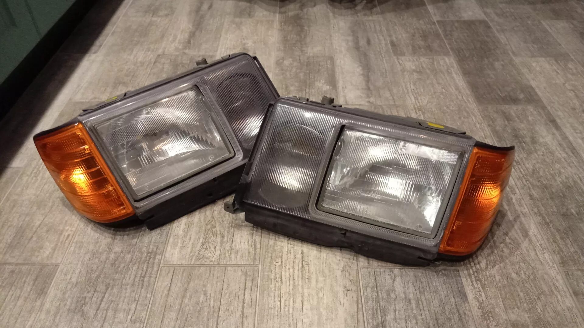 Фары 124. W124 оптика. Фары lucas мерседес 124. Линзованные фары на мерседес 124. Фара мерседес 124 на т1.