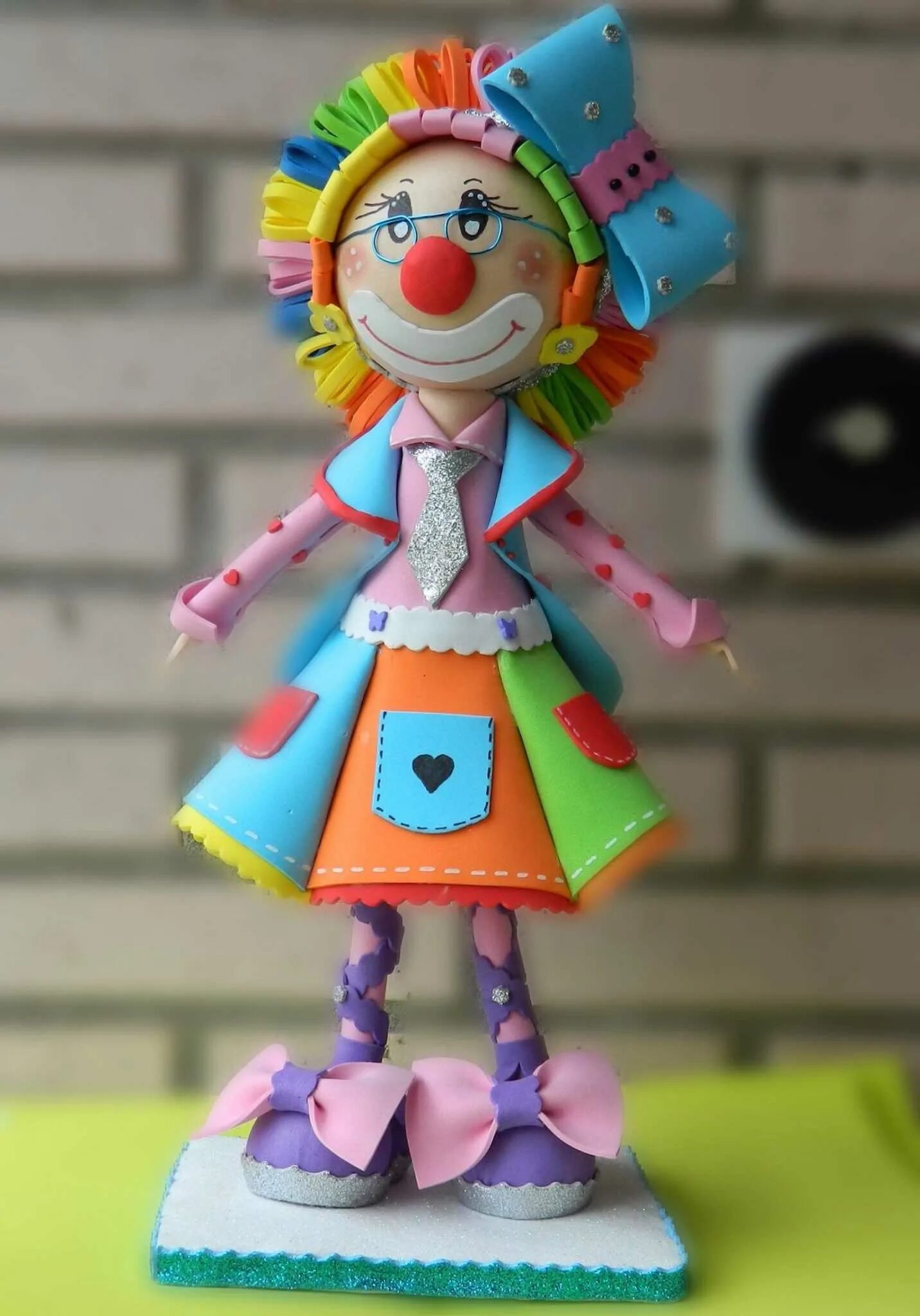 Сделать клоуна своими руками. Куклы Фофуча клоун. Поделка клоун своими руками. Клоун поделка из бумаги. Поддлека клоун.