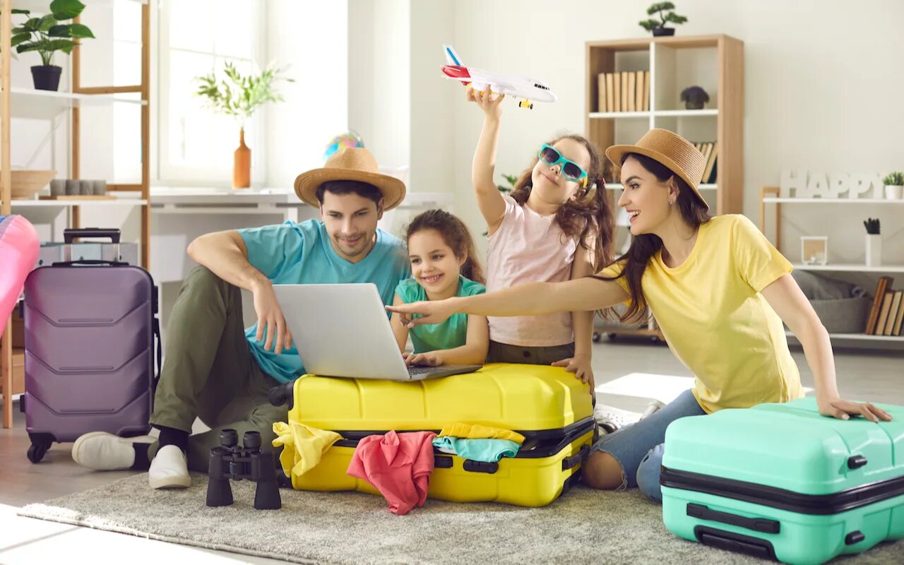 Проживание за пределами. Проживание за границей. альтернатива airbnb. family suitcase.