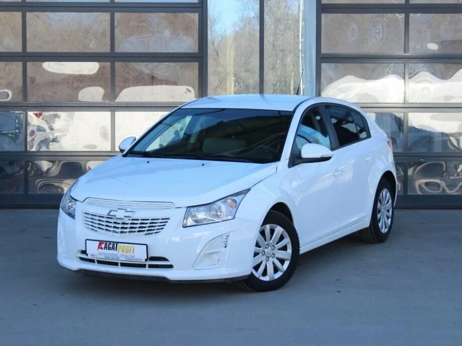 Шевроле хэтчбек 2013. Chevrolet Cruze 2013 хэтчбек белый. Шевроле Круз хэтчбек 2013. Шевроле Круз хэтчбек 2013 Рестайлинг. Chevrolet Cruze i 2013.