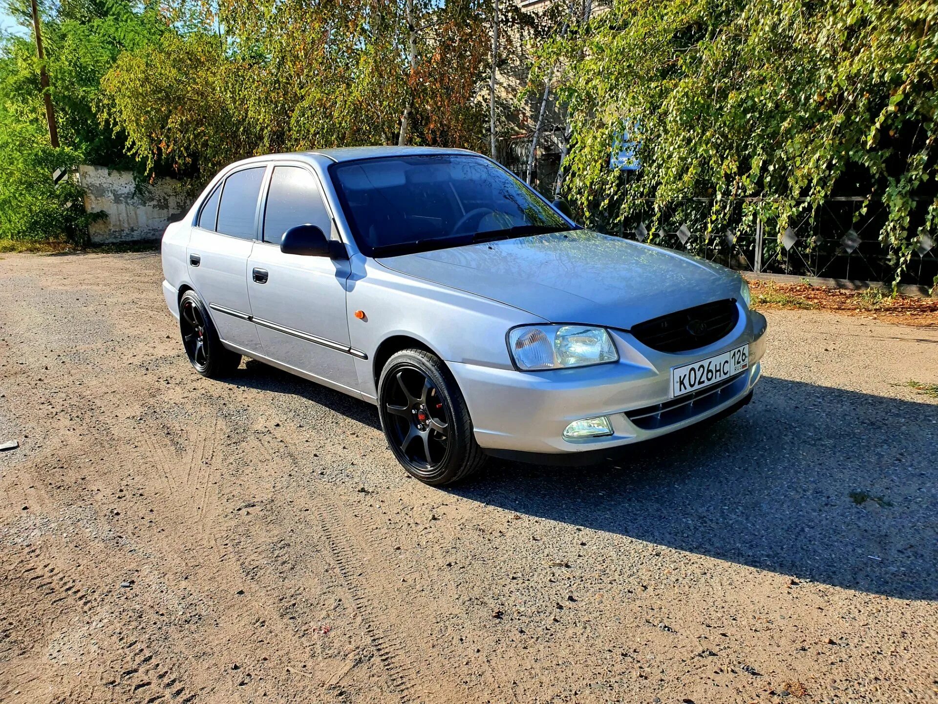 Accent диски. Hyundai accent r17. hyundai accent 2g. хендай акцент 2. hyundai accent диски r17.