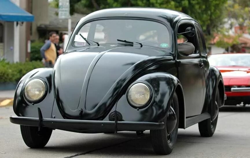 Volkswagen первый автомобиль. Volkswagen Käfer – «Жук». 1946. Фольксваген Жук 1939. Volkswagen 1934. Volkswagen Жук 1943.