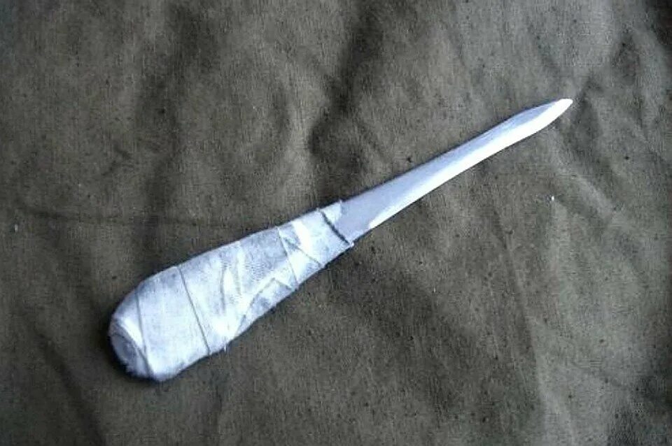 Точилка для ножей 15147. Как сделать заточку. Зековские оружие заточки. Самодельная точилка для заточки ножей. Как сделать заточку.