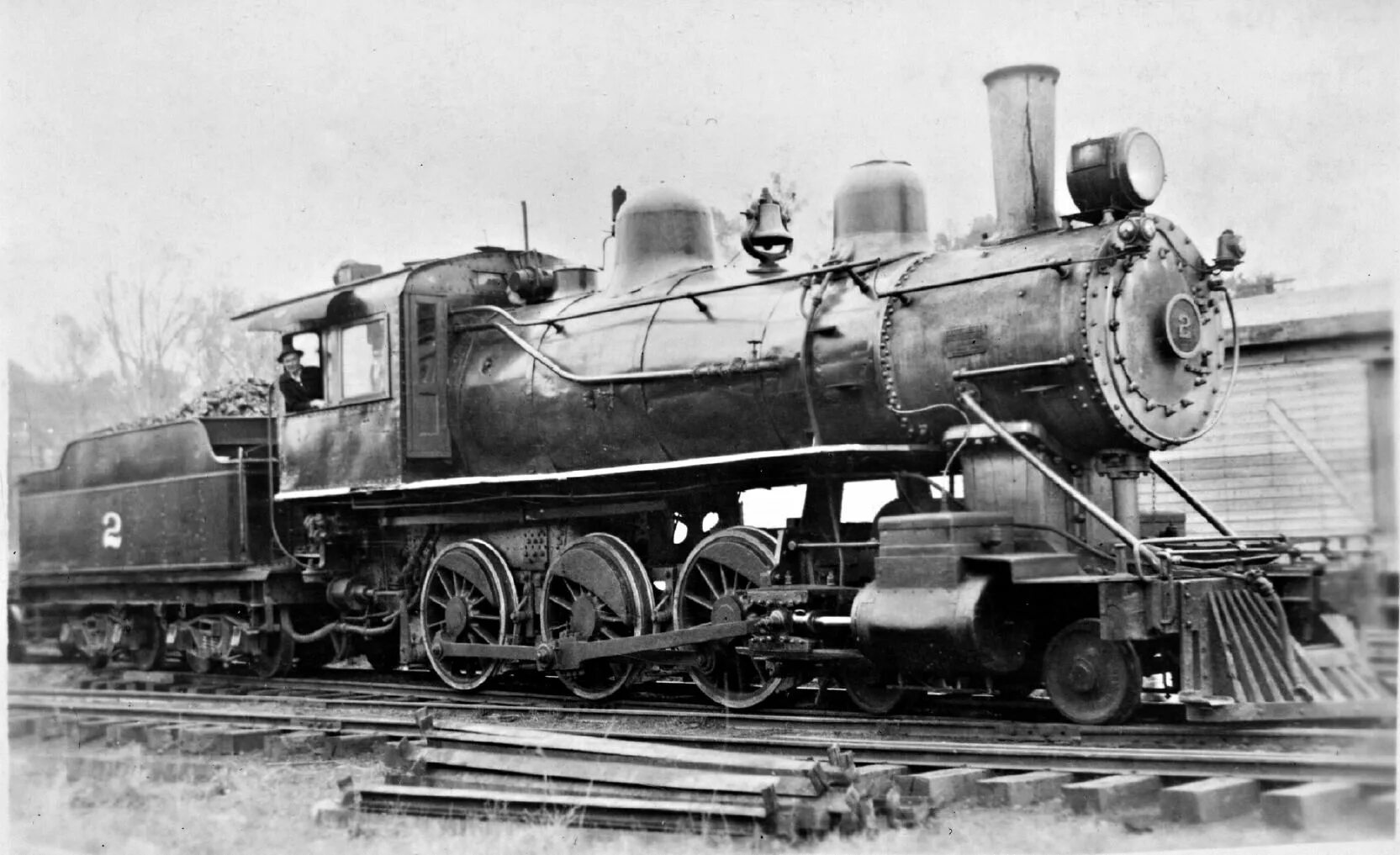 Железная дорога раньше. Первый поезд. Паровоз XIX В.. Самый старый паровоз в мире. Первая железная дорога в мире.