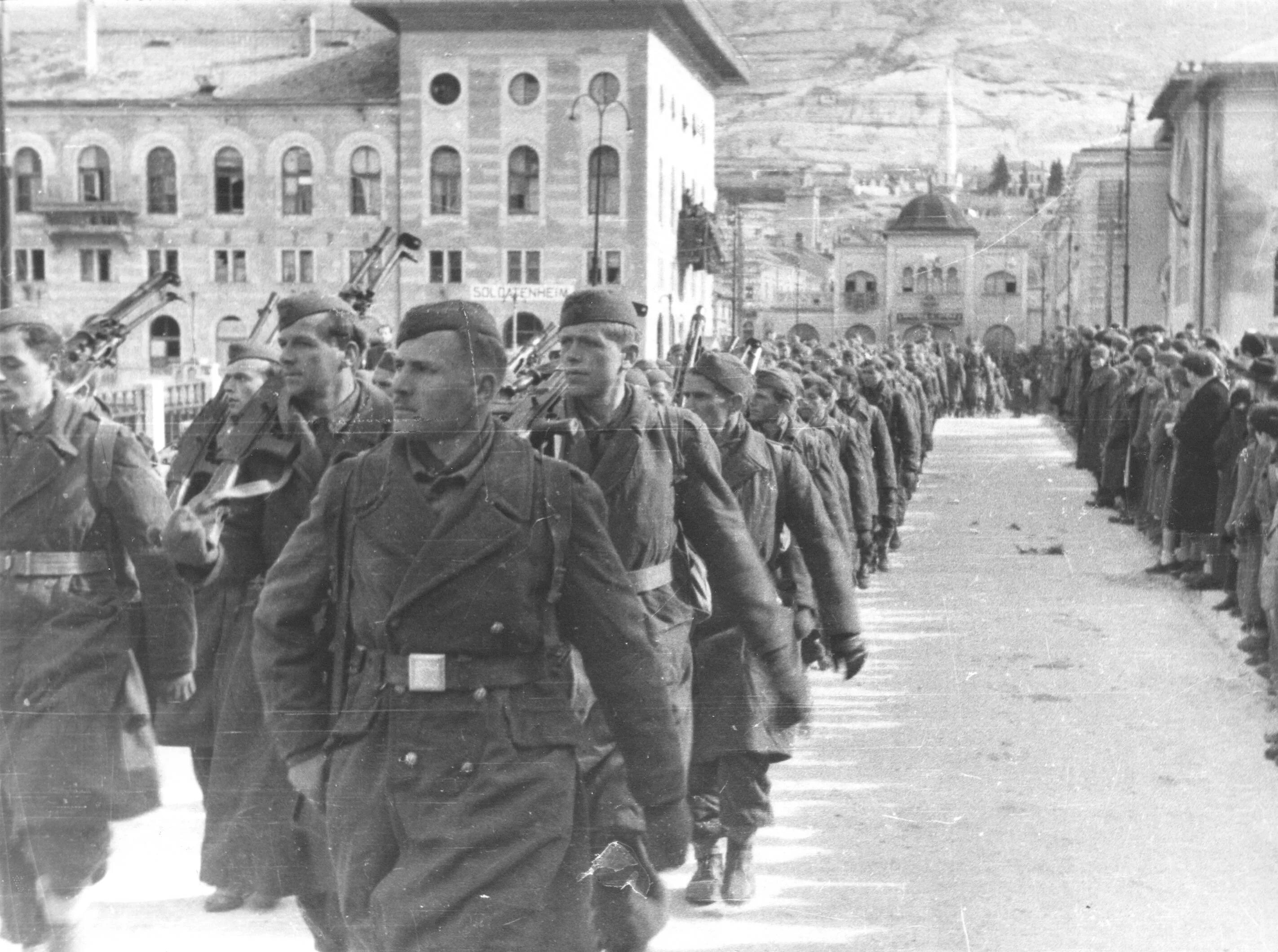 Девятаев. 10 февраля 1945 года началась восточно-померанская операция. 8 февраля 1945. Подвиг девятаева кратко. 8 февраля 1945.