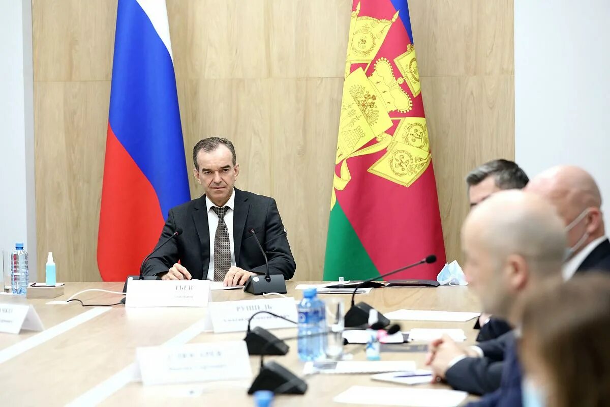 Инвесторы краснодар. Крымский александр александрович. законодательное собрание краснодарского края зал заседания. зам губернатора экономики краснодарского края. евгений помощник кондратьева губернатор краснодарского края.