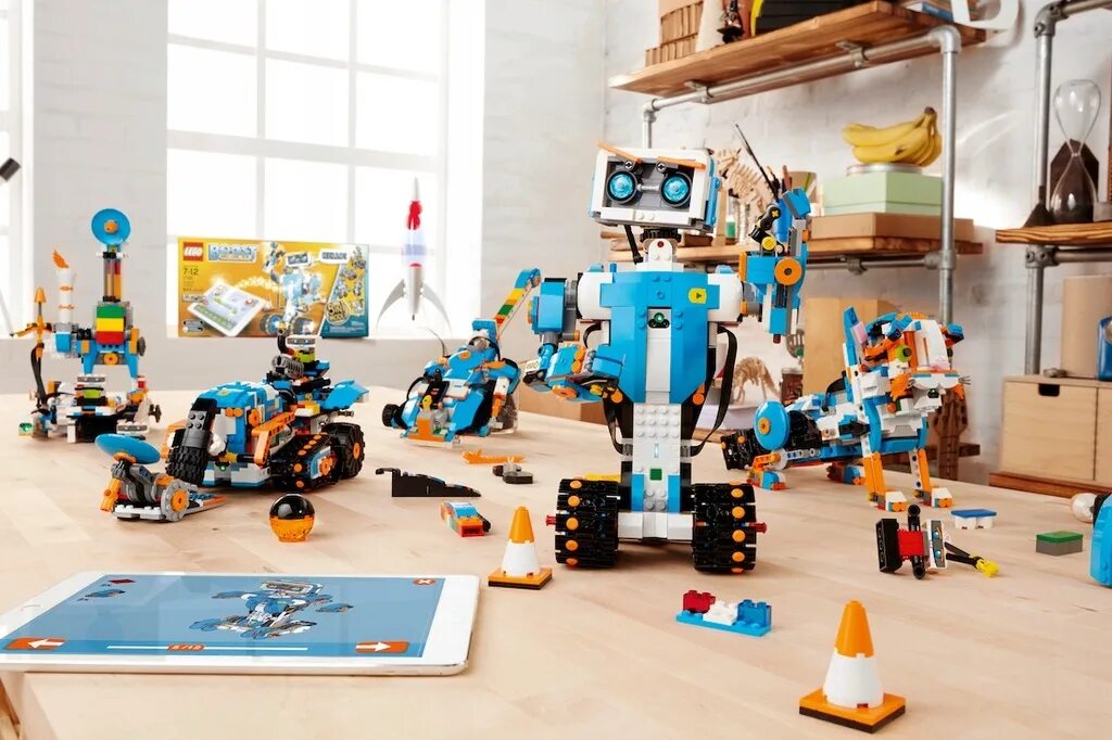 Конструирование роботов. Конструктор lego boost 17101. лего робот 17101. lego boost робот. lego boost фабрика роботов.