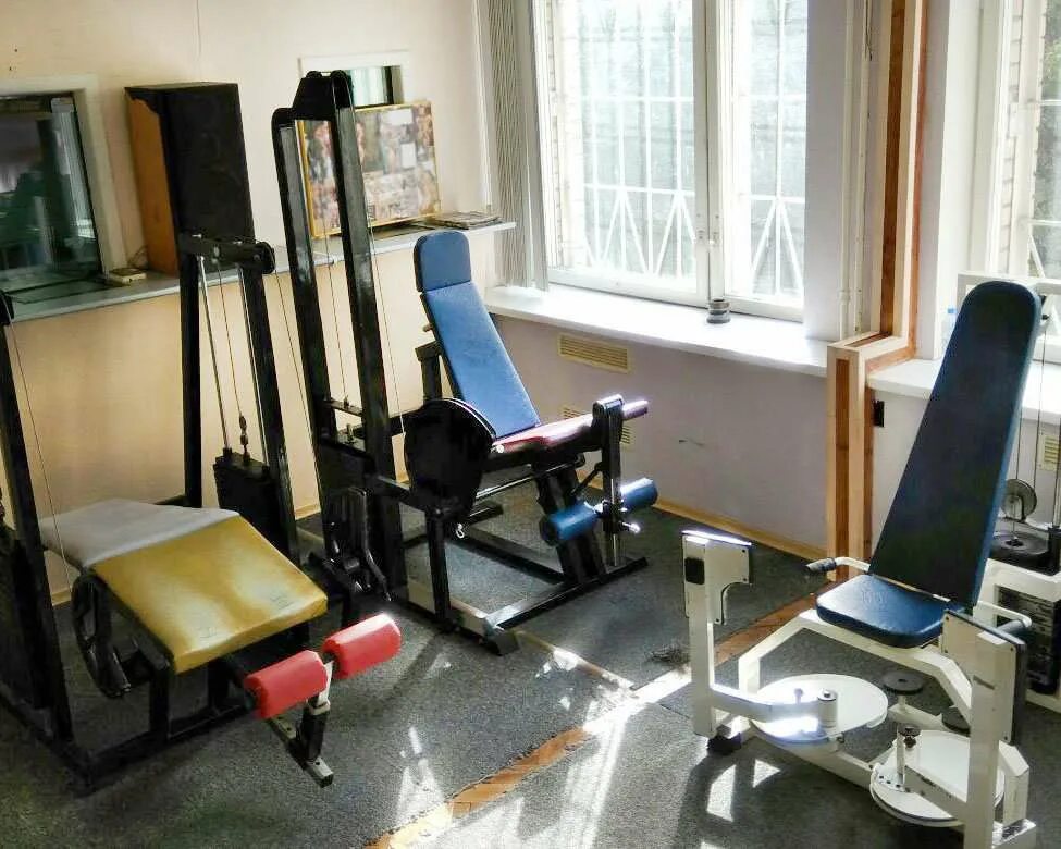 Атлет новочебоксарск тренажерный зал. Тренажерный зал атлет. Тренажерный зал. Зал атлет монтажная. Атлет тренажерный зал махачкала.