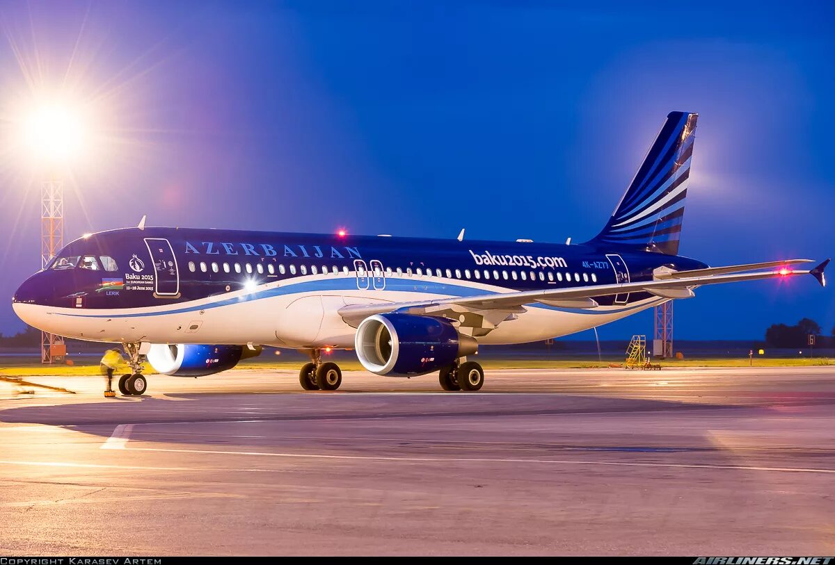 Сайт азал авиакомпания. Airbus a320 АЗАЛ. Азербайджанские авиалинии (AZAL). Самолет Embraer AZAL. Airbus a320-214 Azerbaijan.