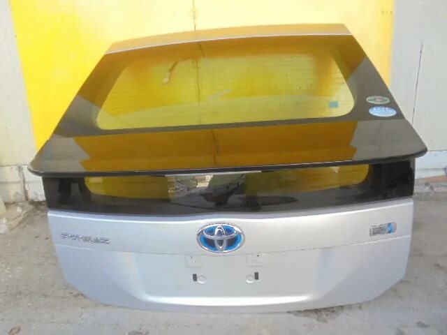 Накладка крышки багажника приус 20. Toyota prius nhw10. Крышка багажника на приус 30. Крышка багажника prius 30. Крышка багажника приус.