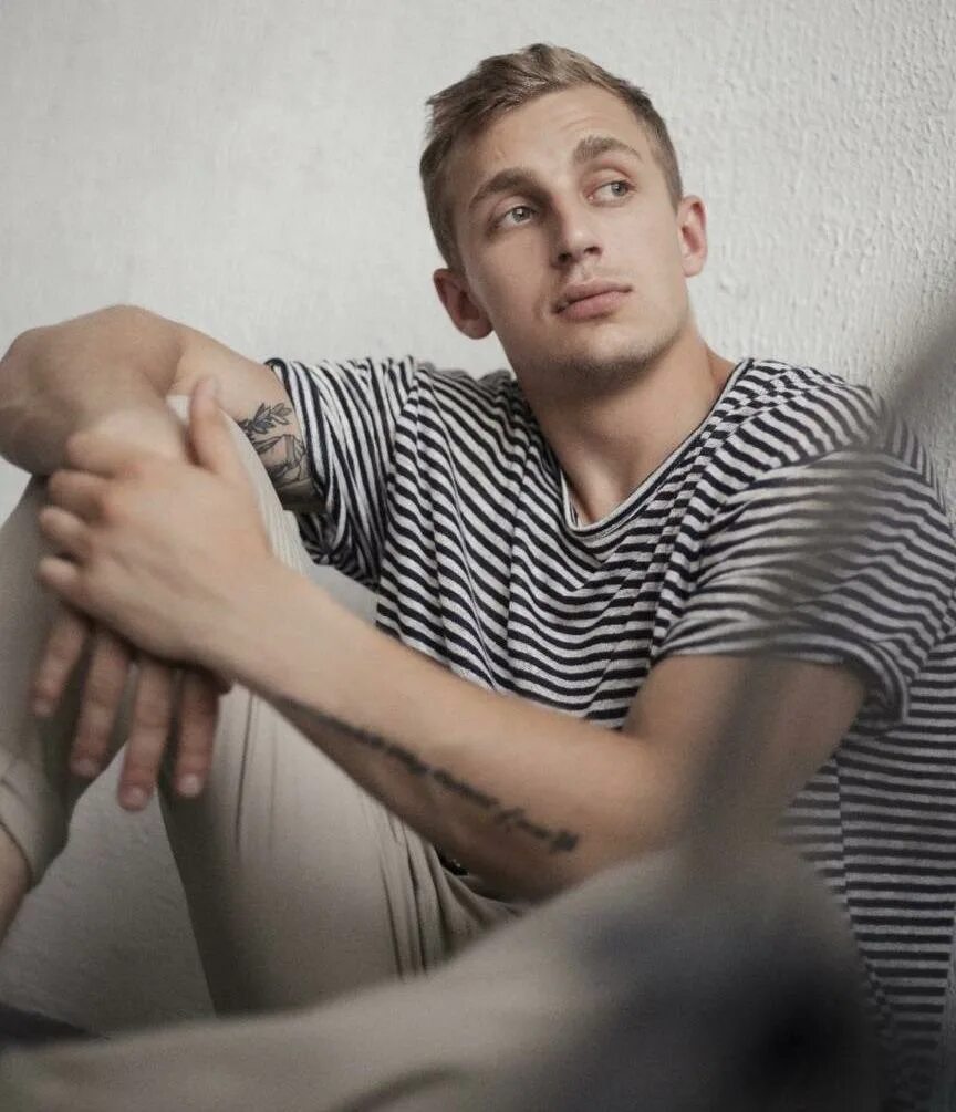 Саша стоун чемпион мира. Sasha stone певец. Сашка стоун. Мерседес саши стоуна. Сашка стоун.