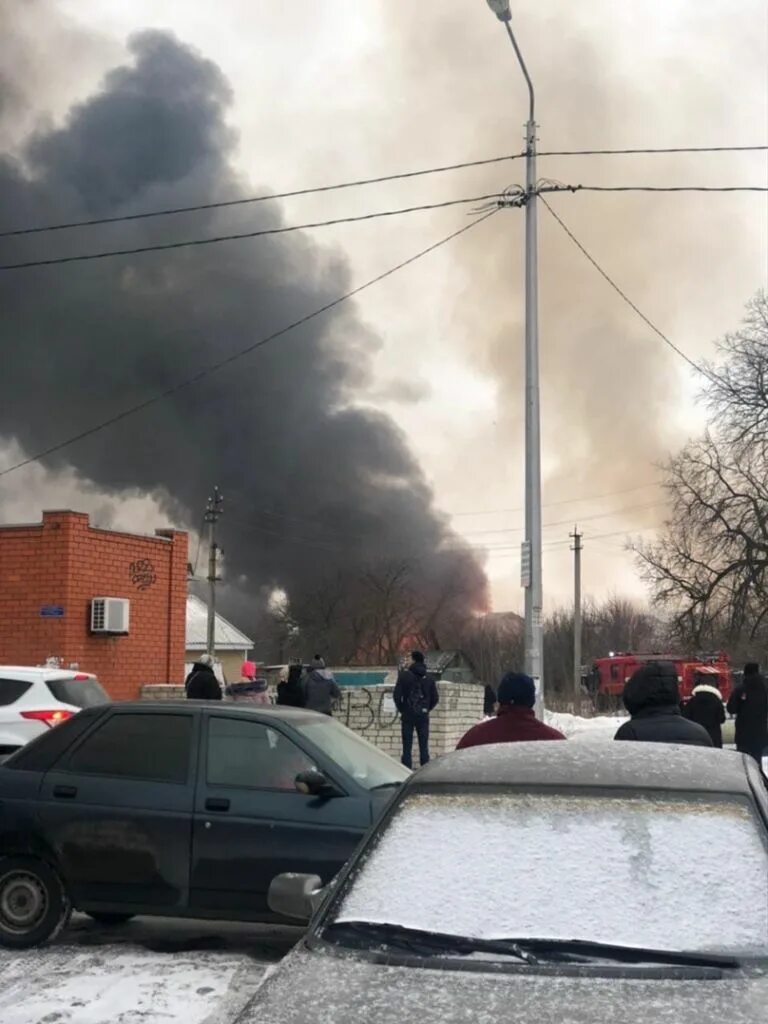 В старом осколе сегодня по часам. Пожар старый Оскол. Старый Оскол взрыв. Взрывы в Старом Осколе сейчас. Старый Оскол обстрел.