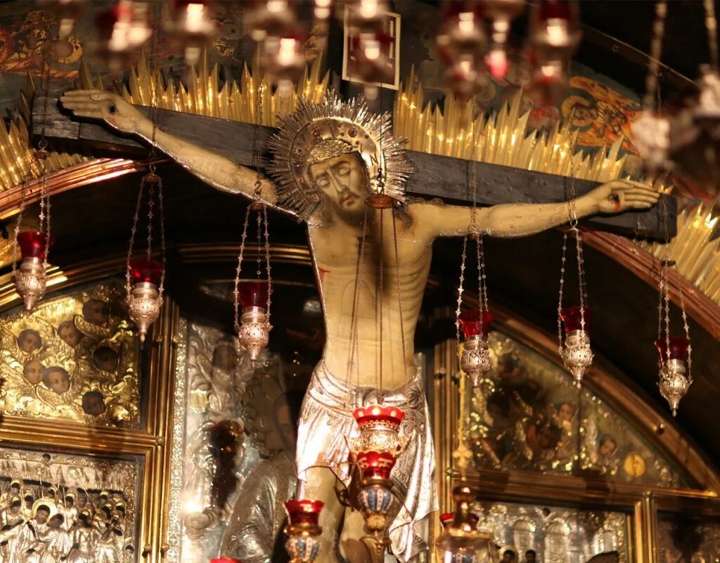 храм распятие христа. распятие иисуса христа голгофа в храме иерусалим. храм распятие христа. крест иисуса христа в иерусалиме. голгофа распятие христа в храме.