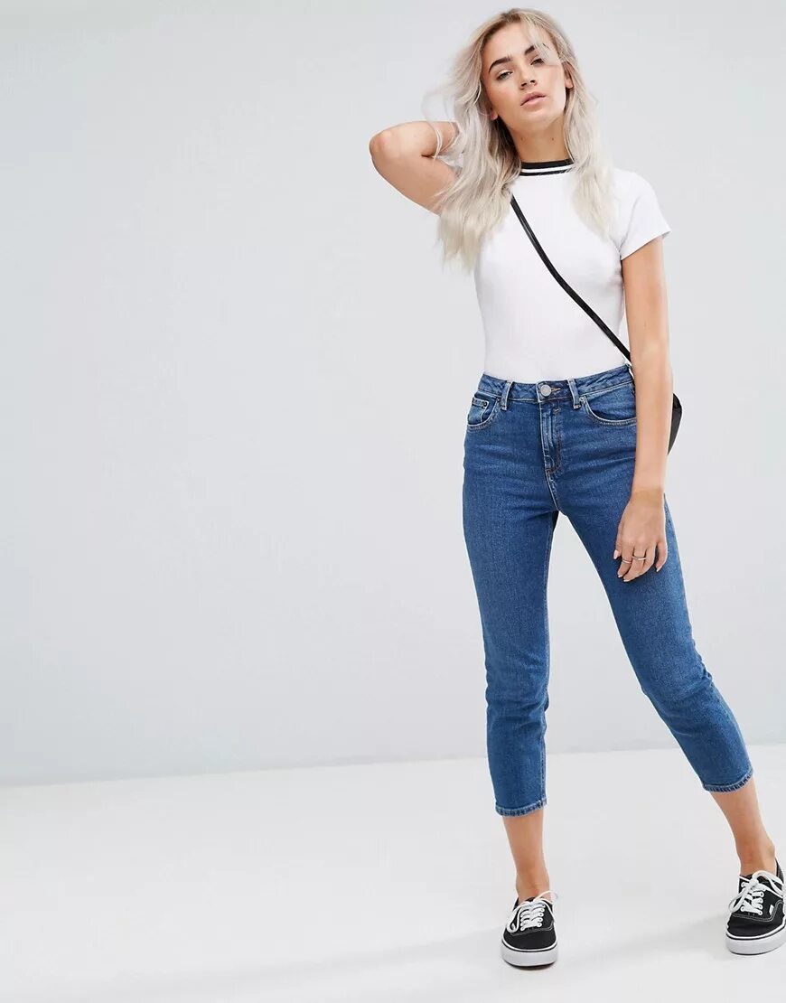 худые девушки в джинсах. худые женщины в джинсах. какие джинсы подходят невысоким девушкам. джинсы для невысоких девушек. идеальные джинсы для девушек низкого роста.